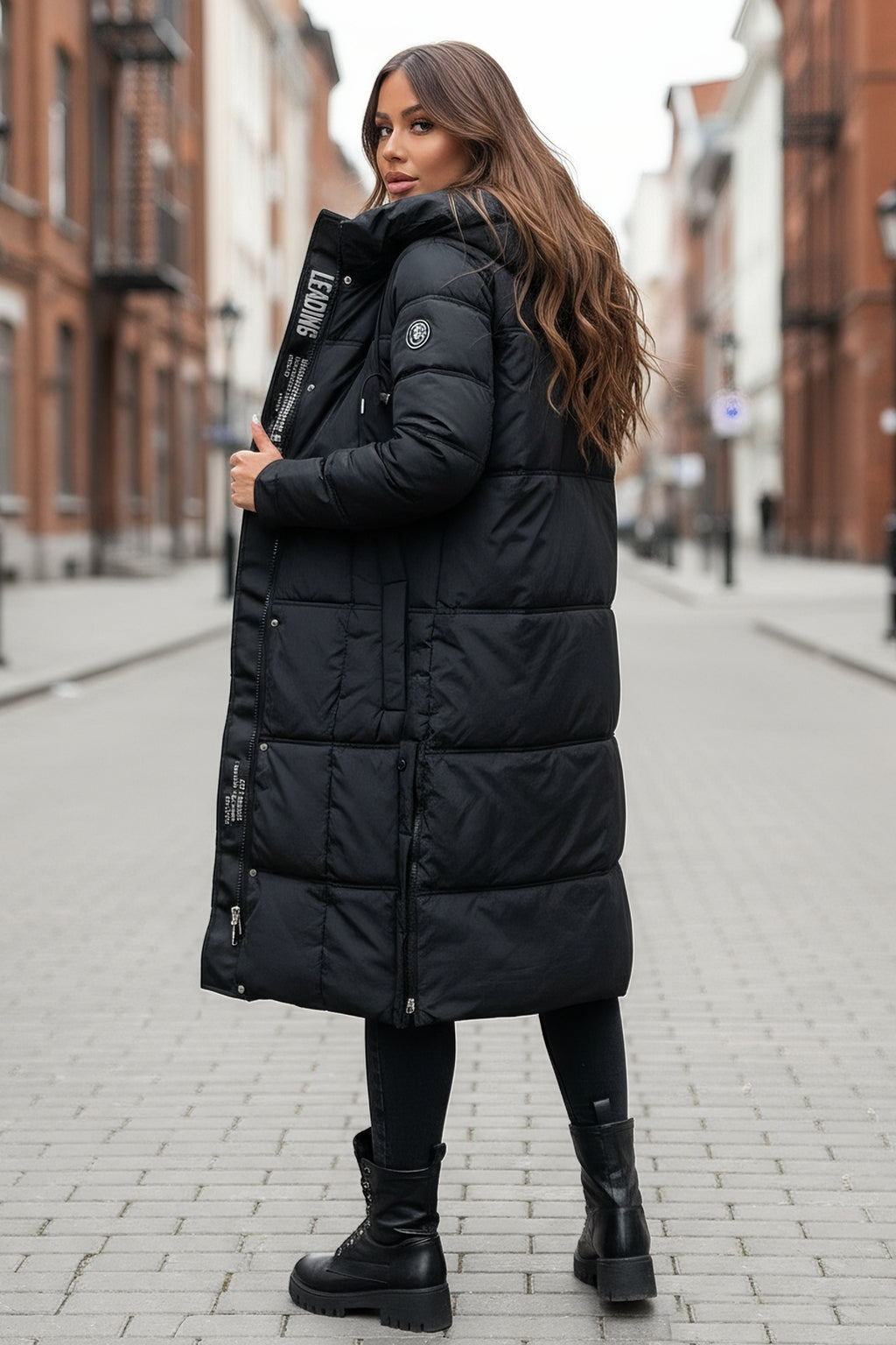 Damvinterjacka modell Monique Svart