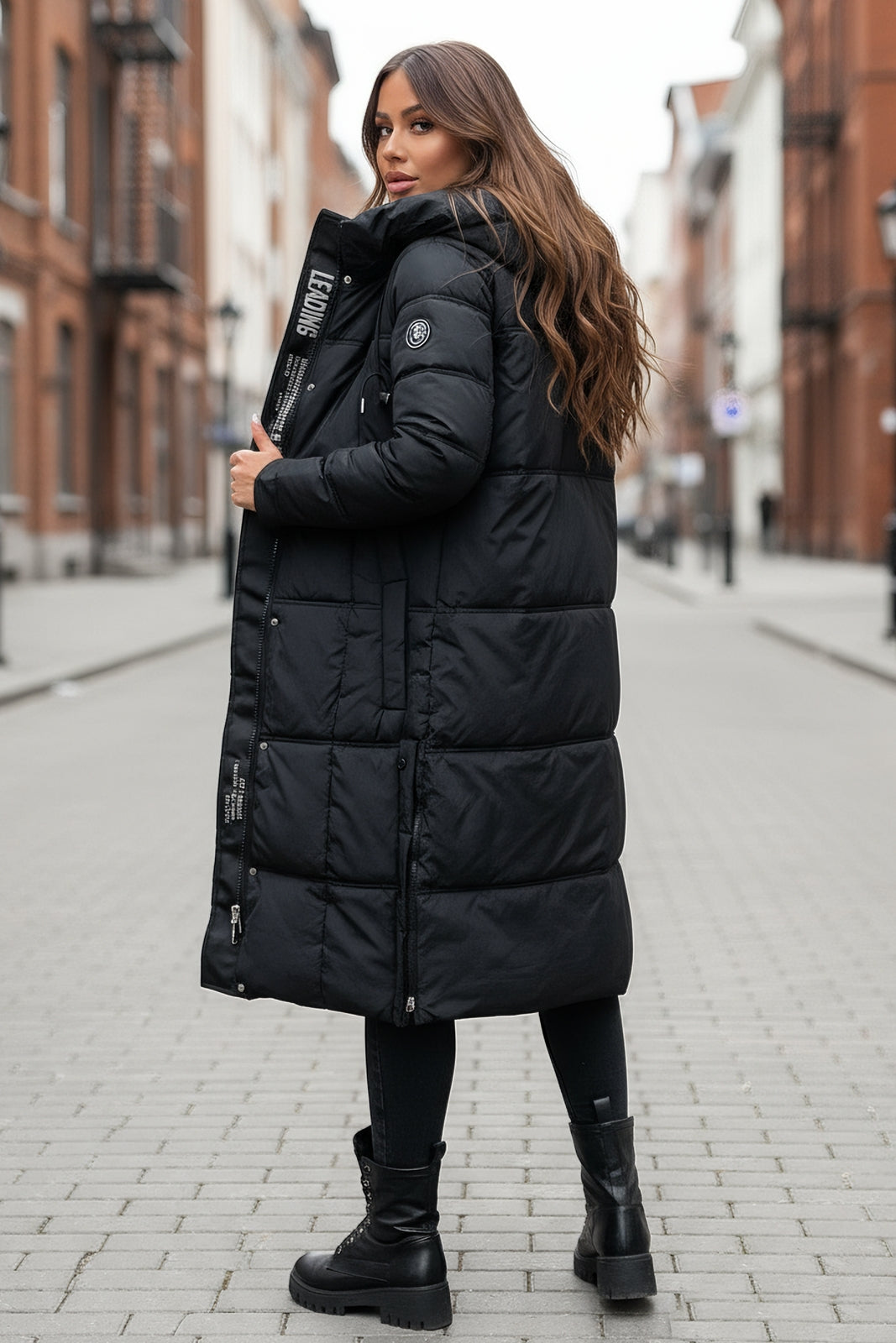 Damvinterjacka modell Monique Svart