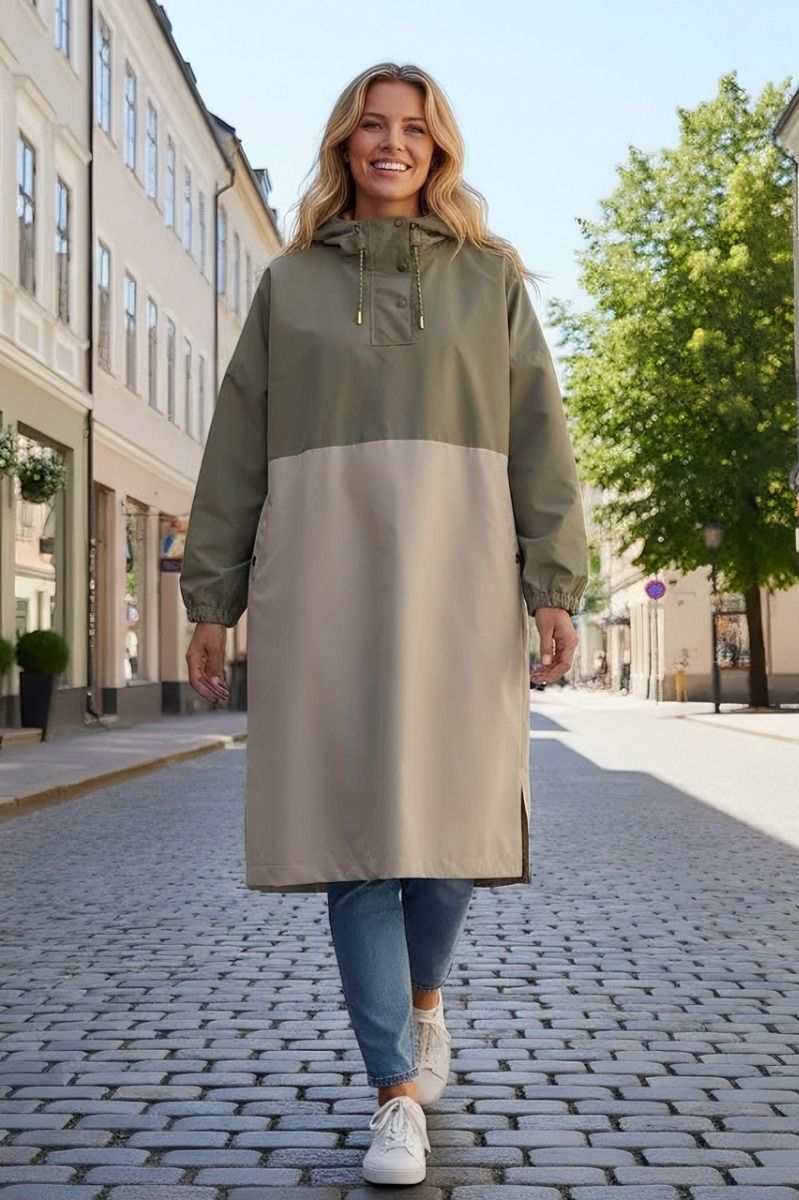 Läcker regnponcho i 2 färger