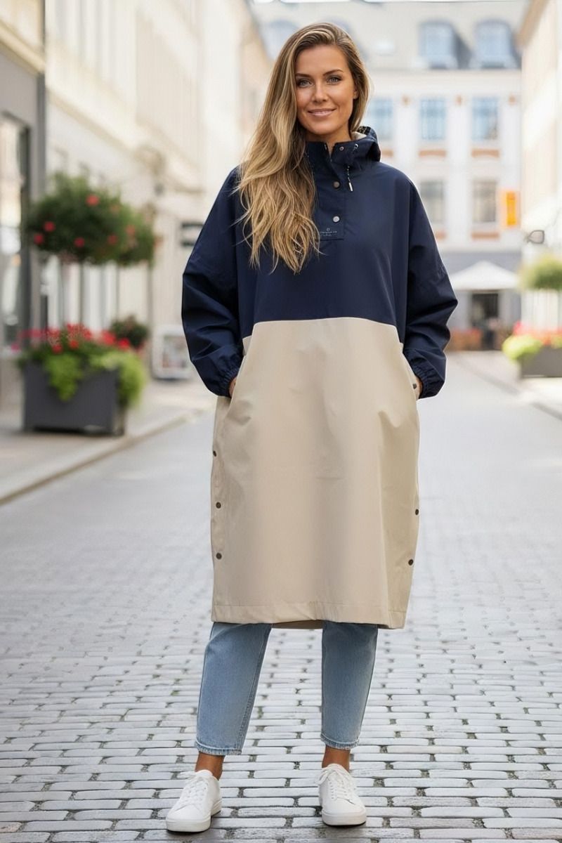 Läcker regnponcho i 2 färger