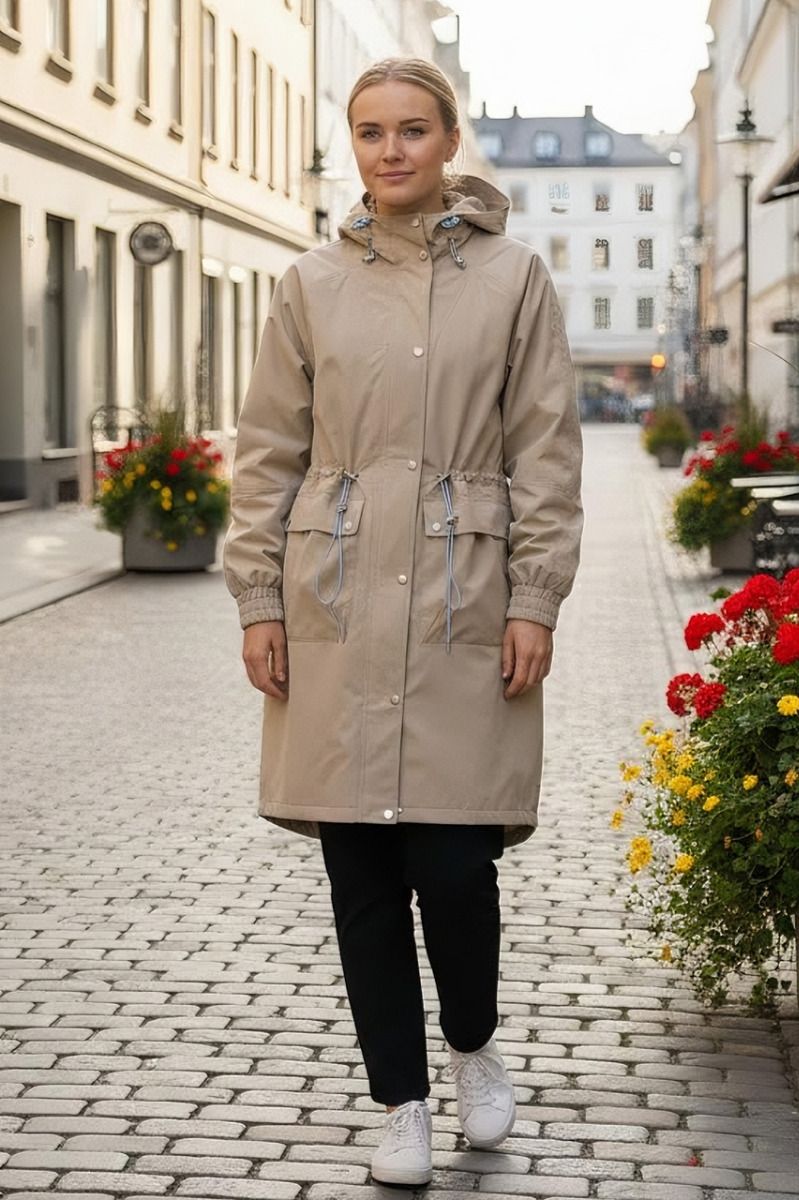 Snygg övergångs-/regnjacka i beige